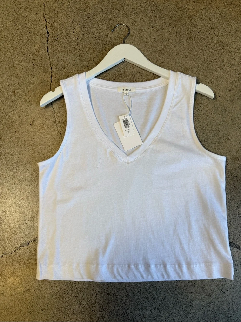 Z Supply sloan White V-Neck Sleeveless Top NWT - Picture 3 of 3